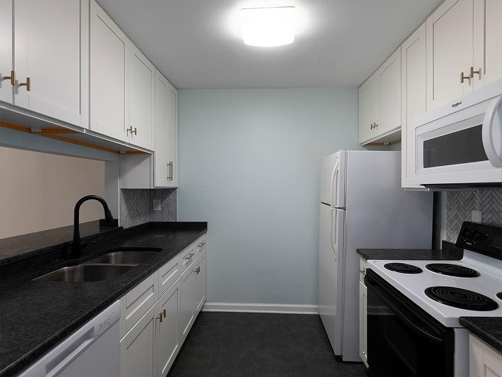 1 bedroom, 1 bathroom, 713 sq ft condominium for sale at 3655 Habersham Road 352, Atlanta, GA 30305 — photo 7