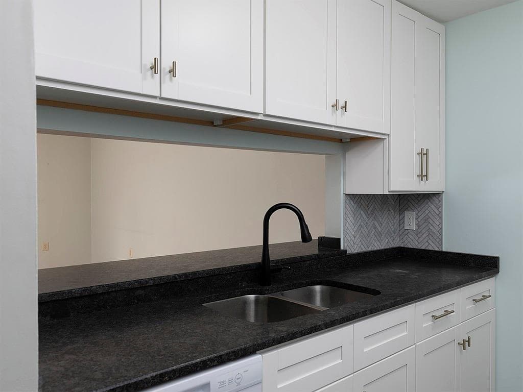 1 bedroom, 1 bathroom, 713 sq ft condominium for sale at 3655 Habersham Road 352, Atlanta, GA 30305 — photo 8