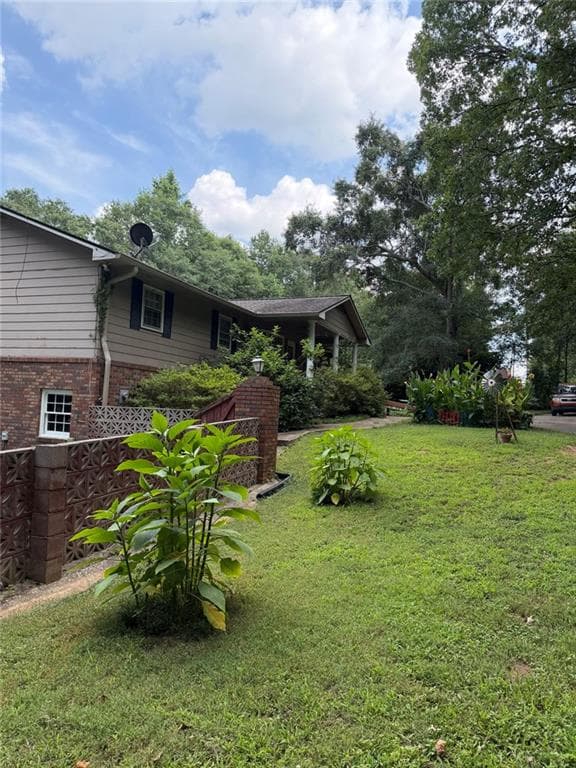 5 bedroom, 4 bathroom, 2,598 sq ft single family residence for sale at 329 RIVERBEND Drive, Royston, GA 30662 — photo 3