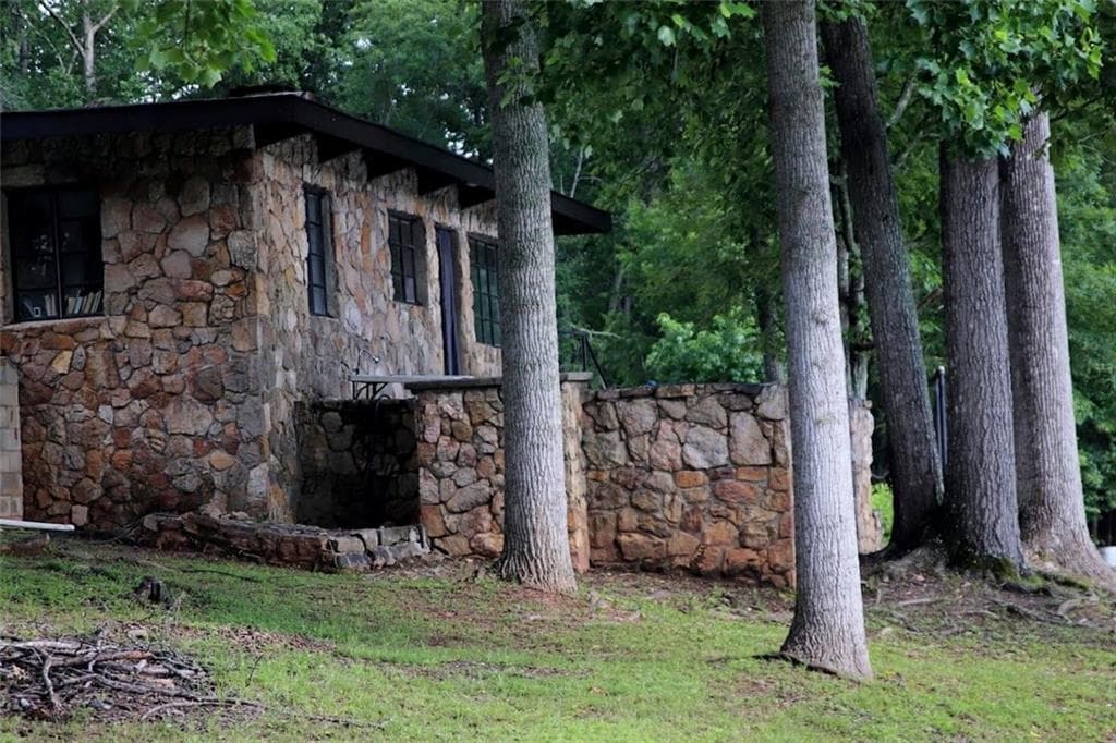 3 bedroom, 2 bathroom, 1,618 sq ft single family residence sold at 415 Walton Road, Barnesville, GA 30204