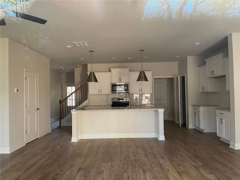 3 bedroom, 3 bathroom, 2,254 sq ft townhouse for rent at 5122 Hillington Way, Sugar Hill, GA 30518 for $2,400 a month — photo 4
