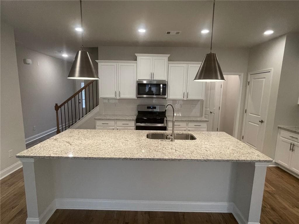 3 bedroom, 3 bathroom, 2,254 sq ft townhouse for rent at 5122 Hillington Way, Sugar Hill, GA 30518 for $2,400 a month — photo 5