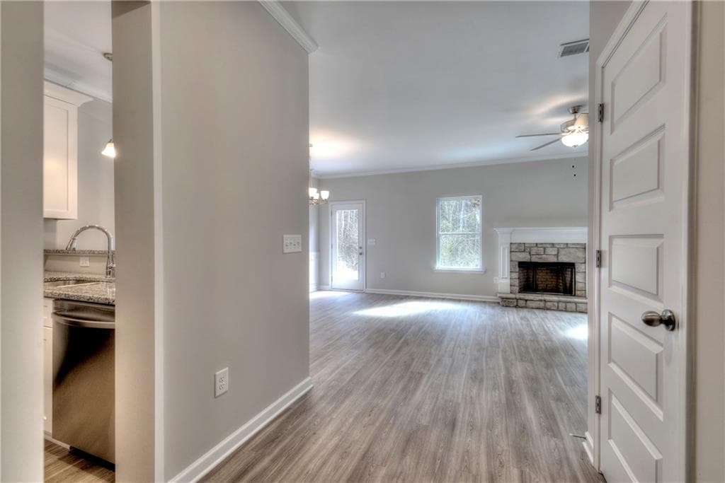 3 bedroom, 3 bathroom, 1,601 sq ft single family residence for sale at 257 Summit Height Drive, Cartersville, GA 30121 — photo 3