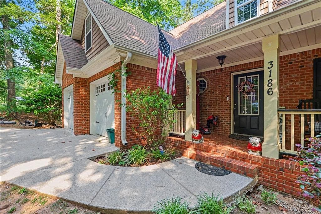 5 bedroom, 3 bathroom, 3,244 sq ft single family residence for sale at 3186 Sweetbriar Drive, Villa Rica, GA 30180 — photo 5