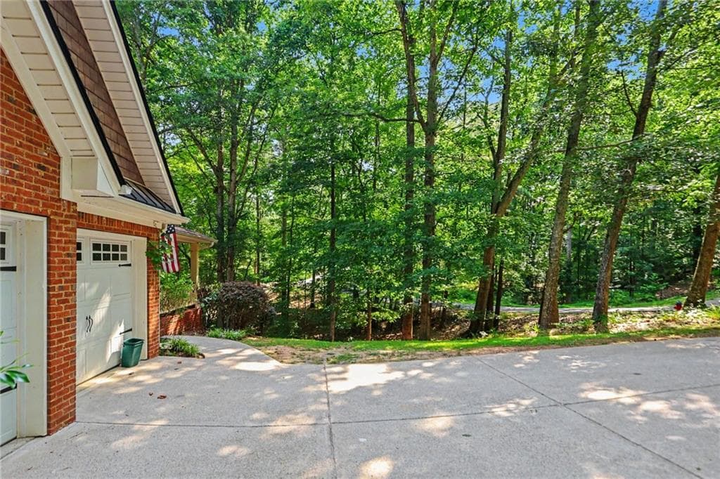 5 bedroom, 3 bathroom, 3,244 sq ft single family residence for sale at 3186 Sweetbriar Drive, Villa Rica, GA 30180 — photo 6