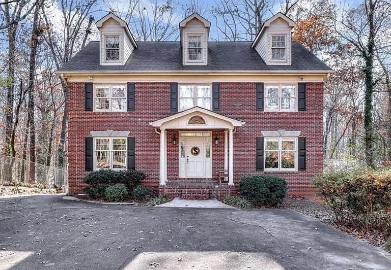 4 bedroom, 4 bathroom, 3,327 sq ft single family residence for rent at 555 Greenland Road, Sandy Springs, GA 30342 for $4,500 a month — photo 1 of 47