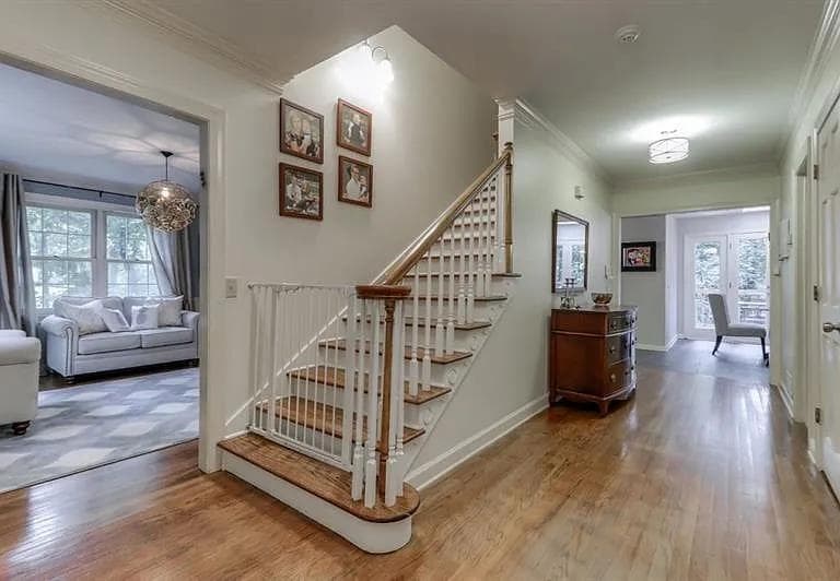 4 bedroom, 4 bathroom, 3,327 sq ft single family residence for rent at 555 Greenland Road, Sandy Springs, GA 30342 for $4,500 a month — photo 3