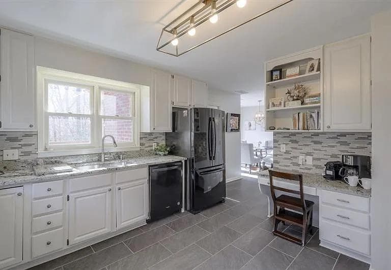 4 bedroom, 4 bathroom, 3,327 sq ft single family residence for rent at 555 Greenland Road, Sandy Springs, GA 30342 for $4,500 a month — photo 7