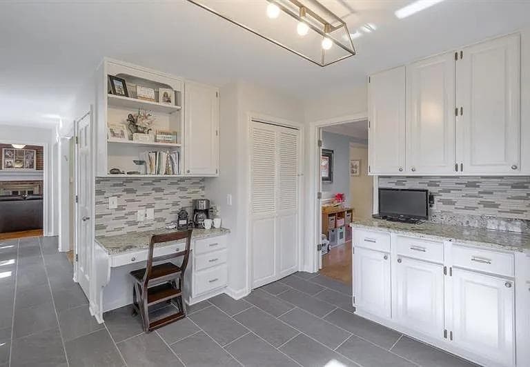 4 bedroom, 4 bathroom, 3,327 sq ft single family residence for rent at 555 Greenland Road, Sandy Springs, GA 30342 for $4,500 a month — photo 8