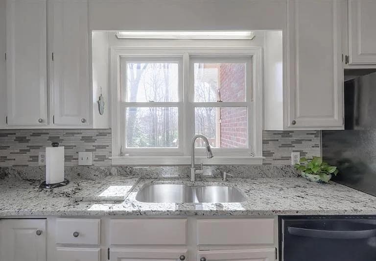 4 bedroom, 4 bathroom, 3,327 sq ft single family residence for rent at 555 Greenland Road, Sandy Springs, GA 30342 for $4,500 a month — photo 9