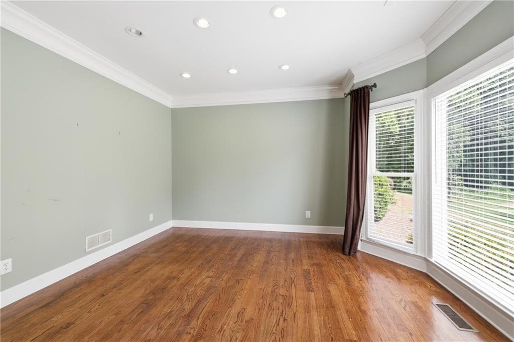 4 bedroom, 3 bathroom, 2,426 sq ft single family residence for sale at 4713 Bedford Glenn, Flowery Branch, GA 30542 — photo 4