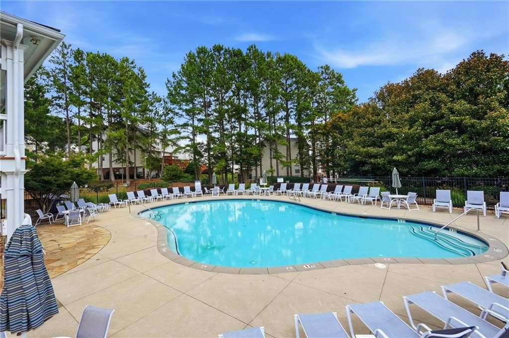 4 bedroom, 4 bathroom, 2,511 sq ft townhouse for sale at 3837 Chattahoochee Summit Drive, Atlanta, GA 30339 — photo 2