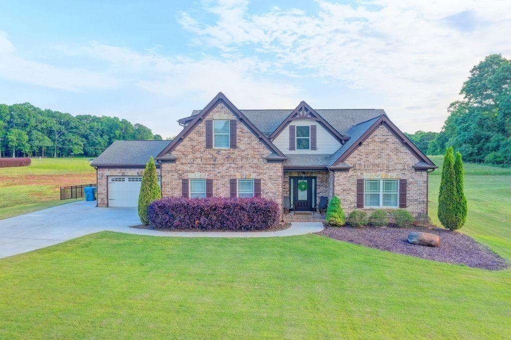 4 bedroom, 5 bathroom, 2,701 sq ft single family residence for sale at 47 Emmaline Lane, Jefferson, GA 30549