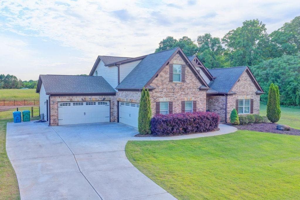 4 bedroom, 5 bathroom, 2,701 sq ft single family residence for sale at 47 Emmaline Lane, Jefferson, GA 30549 — photo 2