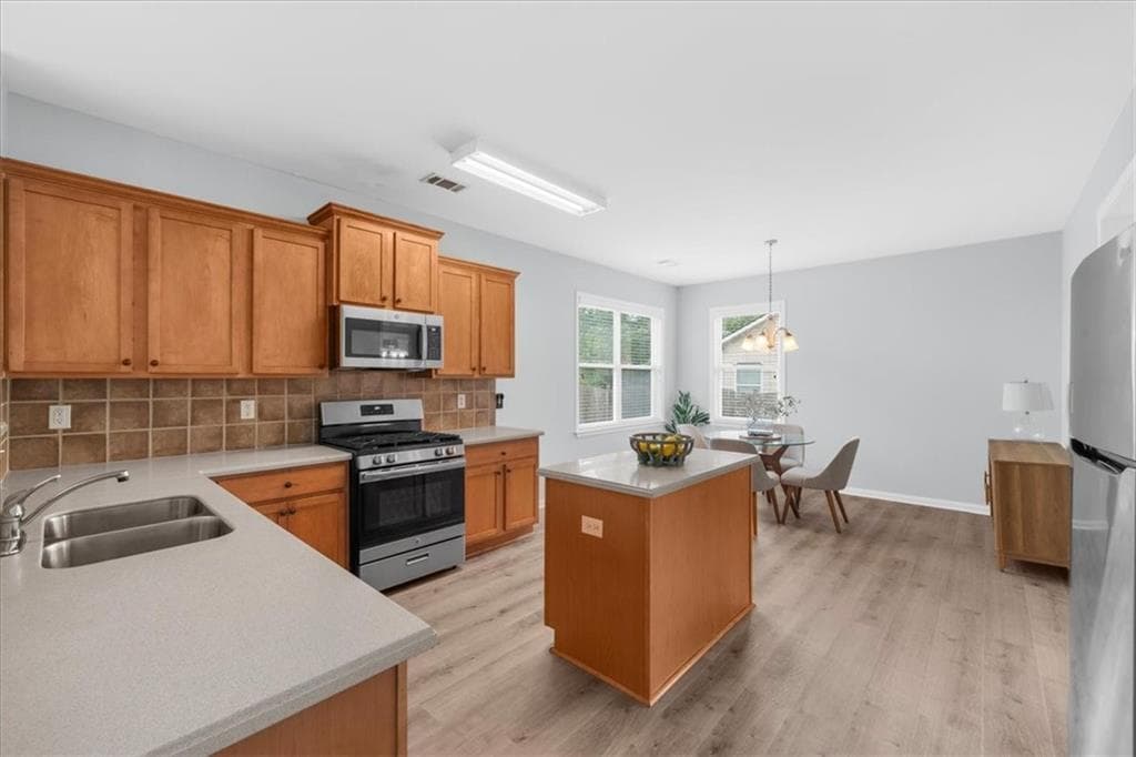 4 bedroom, 3 bathroom, 3,086 sq ft single family residence under contract at 5250 Stevehaven Lane, Cumming, GA 30028 — photo 4