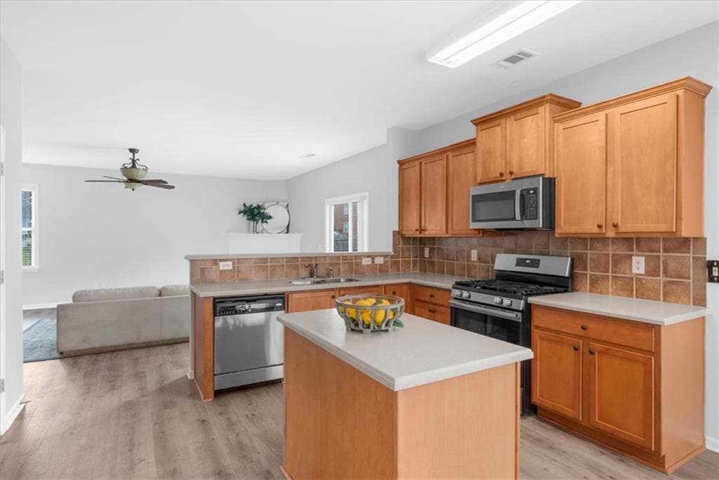4 bedroom, 3 bathroom, 3,086 sq ft single family residence under contract at 5250 Stevehaven Lane, Cumming, GA 30028 — photo 7