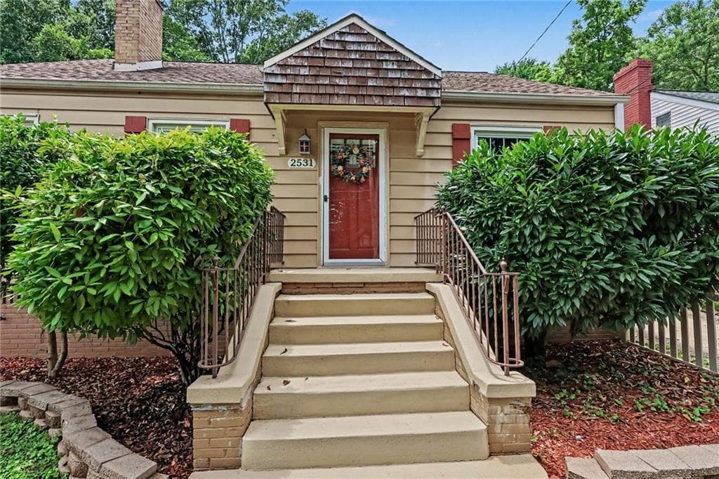 4 bedroom, 1 bathroom, 1,991 sq ft single family residence for sale at 2531 Batavia Street, East Point, GA 30344 — photo 4