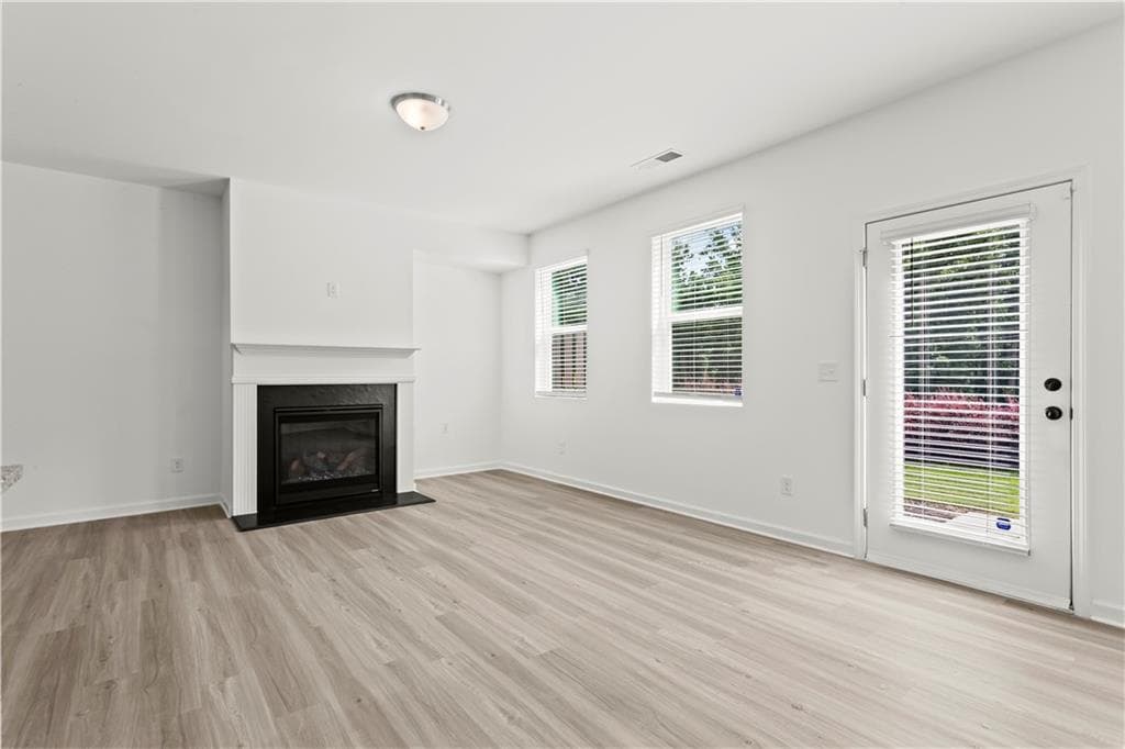 3 bedroom, 3 bathroom, 1,992 sq ft townhouse for sale at 5760 Flint Lane, Cumming, GA 30028 — photo 10