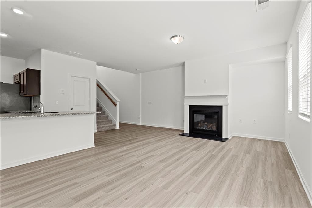 3 bedroom, 3 bathroom, 1,992 sq ft townhouse for sale at 5760 Flint Lane, Cumming, GA 30028 — photo 9