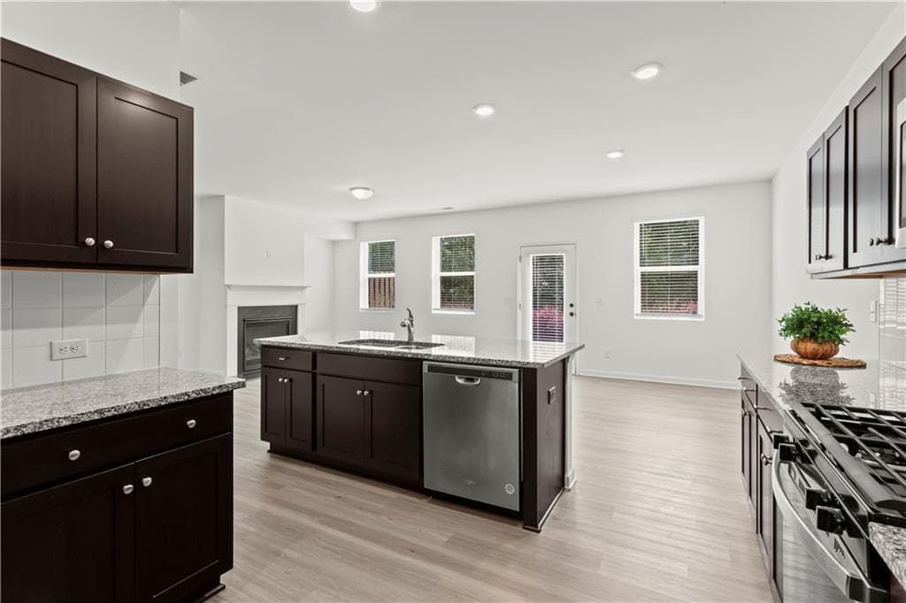 3 bedroom, 3 bathroom, 1,992 sq ft townhouse for sale at 5760 Flint Lane, Cumming, GA 30028 — photo 3