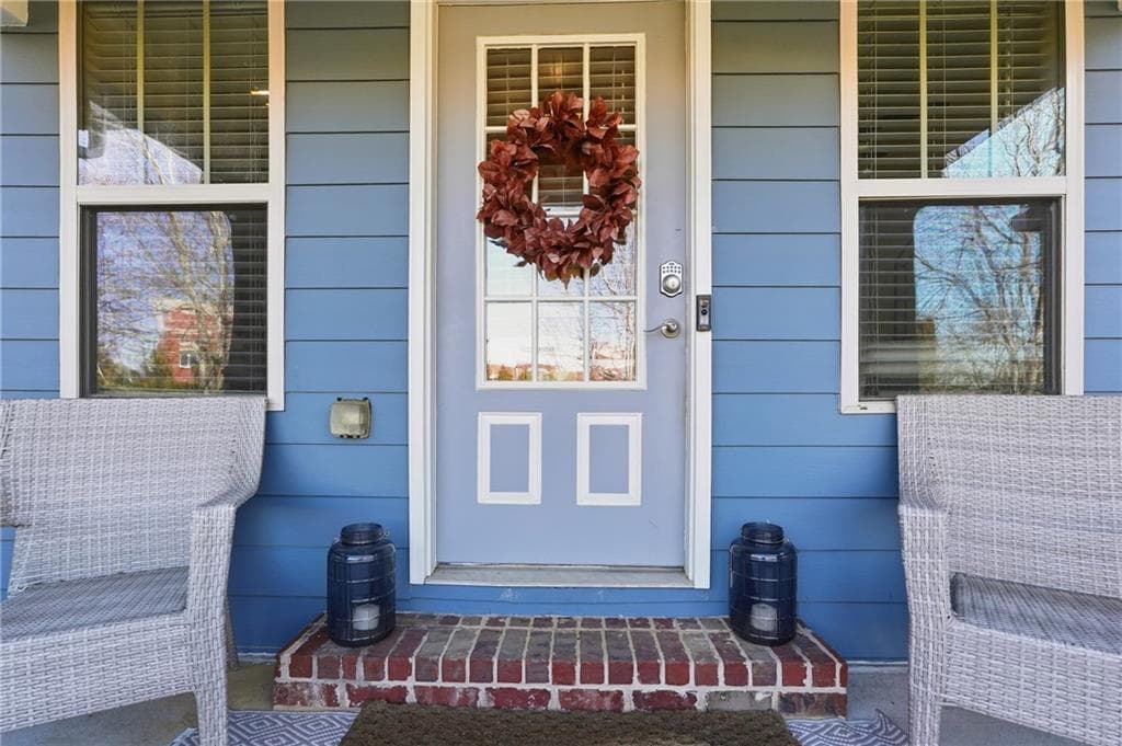 3 bedroom, 3 bathroom, 1,962 sq ft townhouse for sale at 411 Royal Crescent Lane, Canton, GA 30115 — photo 2