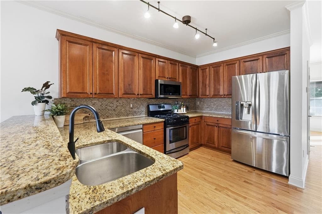 3 bedroom, 3 bathroom, 1,962 sq ft townhouse for sale at 411 Royal Crescent Lane, Canton, GA 30115 — photo 7