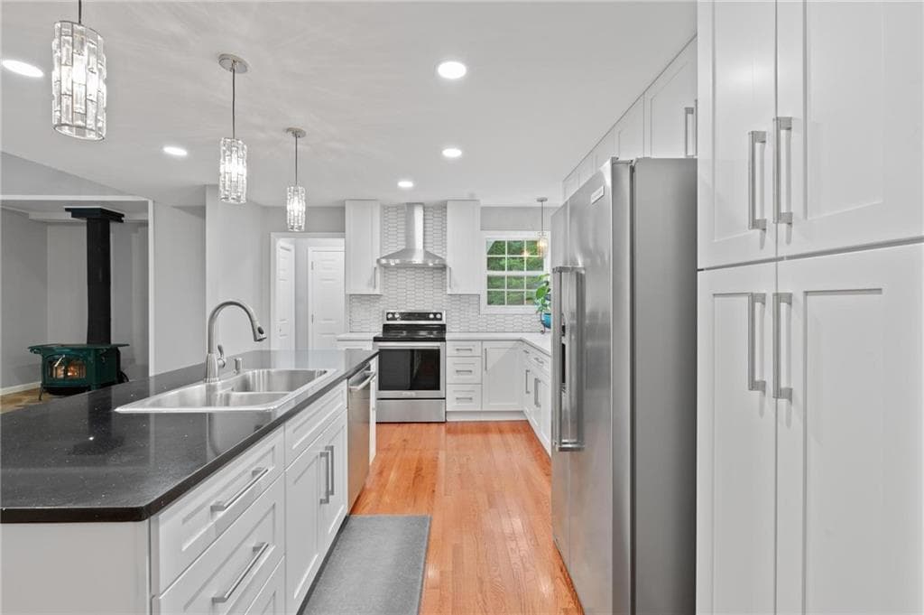 4 bedroom, 3 bathroom, 2,512 sq ft single family residence for sale at 121 Katy Lake Road, Jackson, GA 30233 — photo 8