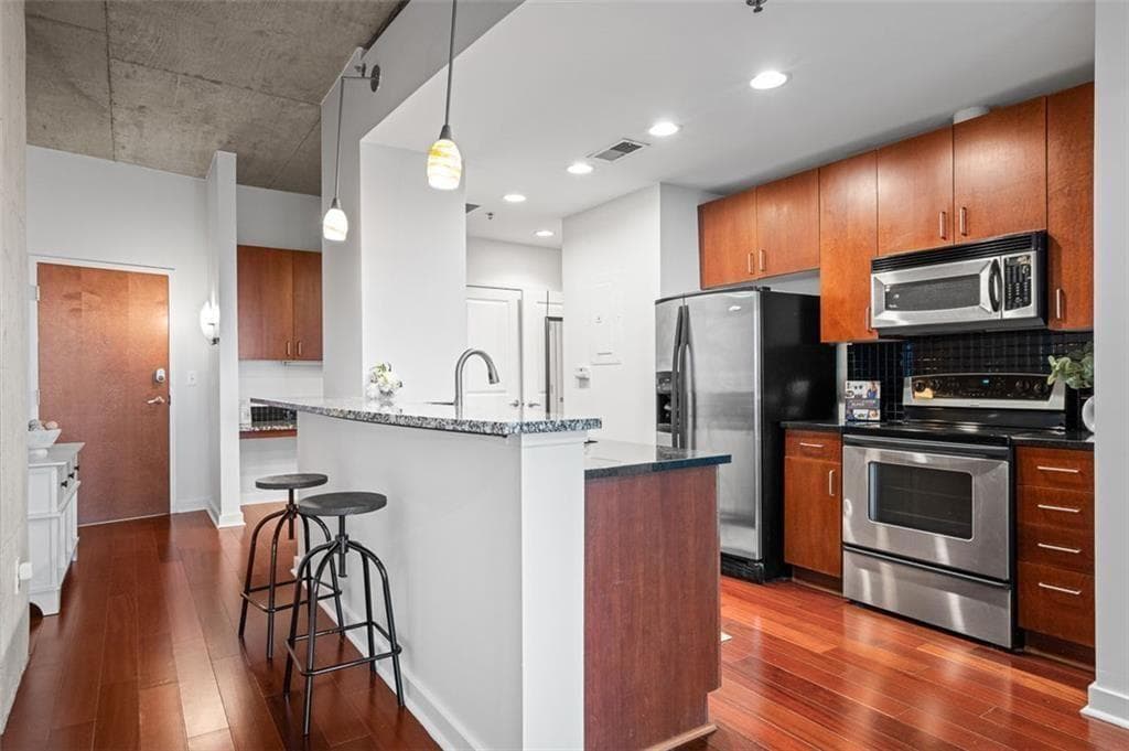 1 bedroom, 1 bathroom, 779 sq ft condominium sold at 250 Pharr Road 1715, Atlanta, GA 30305