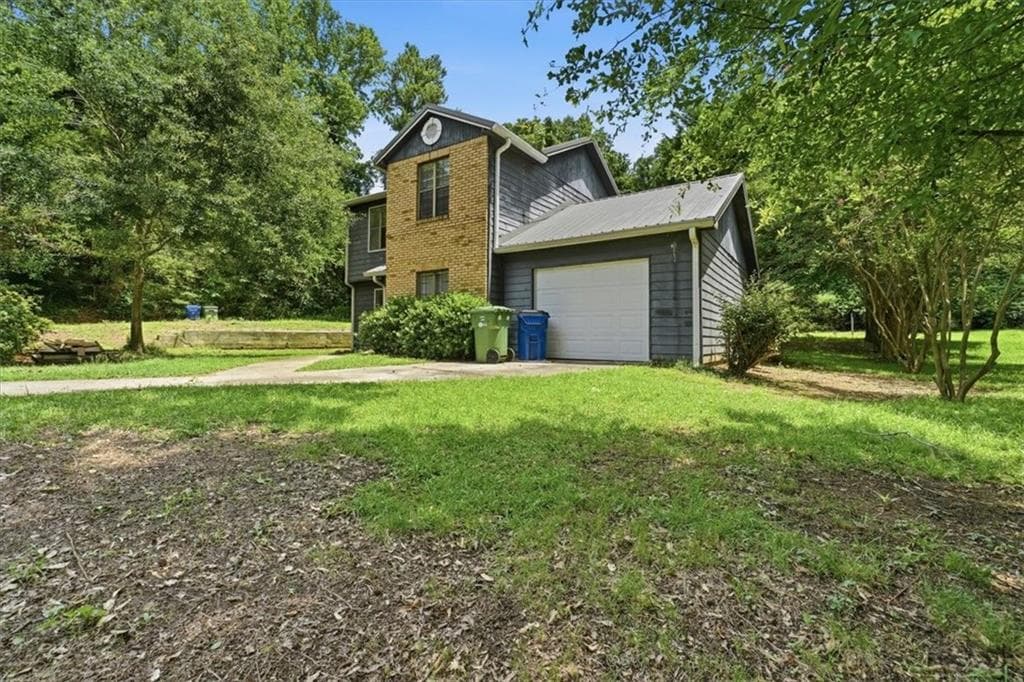 3 bedroom, 3 bathroom, 1,236 sq ft single family residence under contract at 194 Brownlee Road, Atlanta, GA 30331 — photo 2