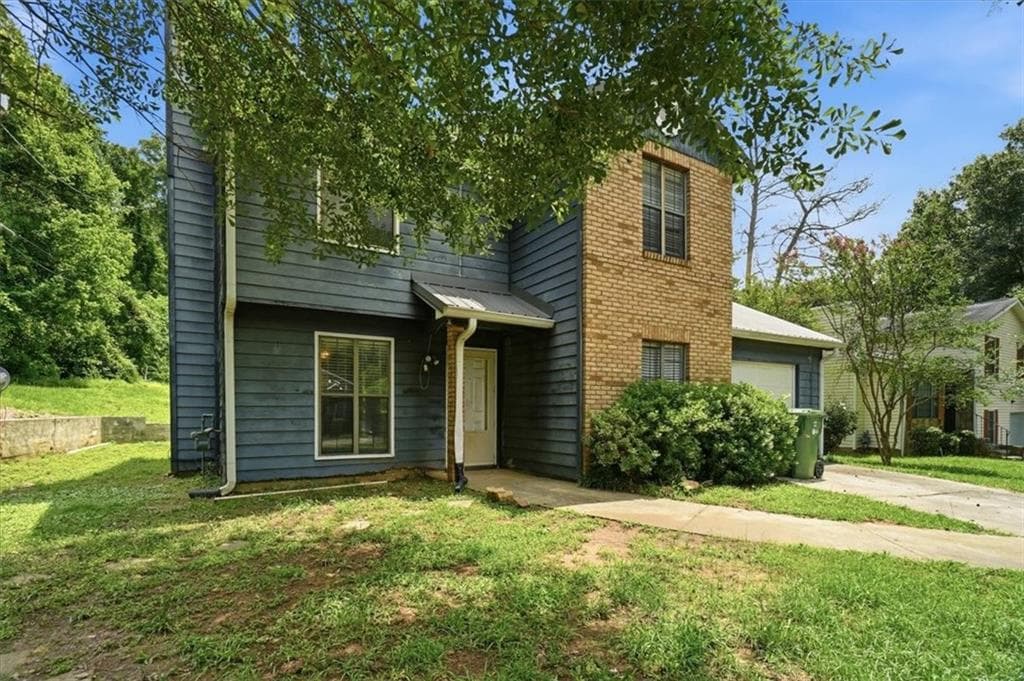 3 bedroom, 3 bathroom, 1,236 sq ft single family residence under contract at 194 Brownlee Road, Atlanta, GA 30331 — photo 3
