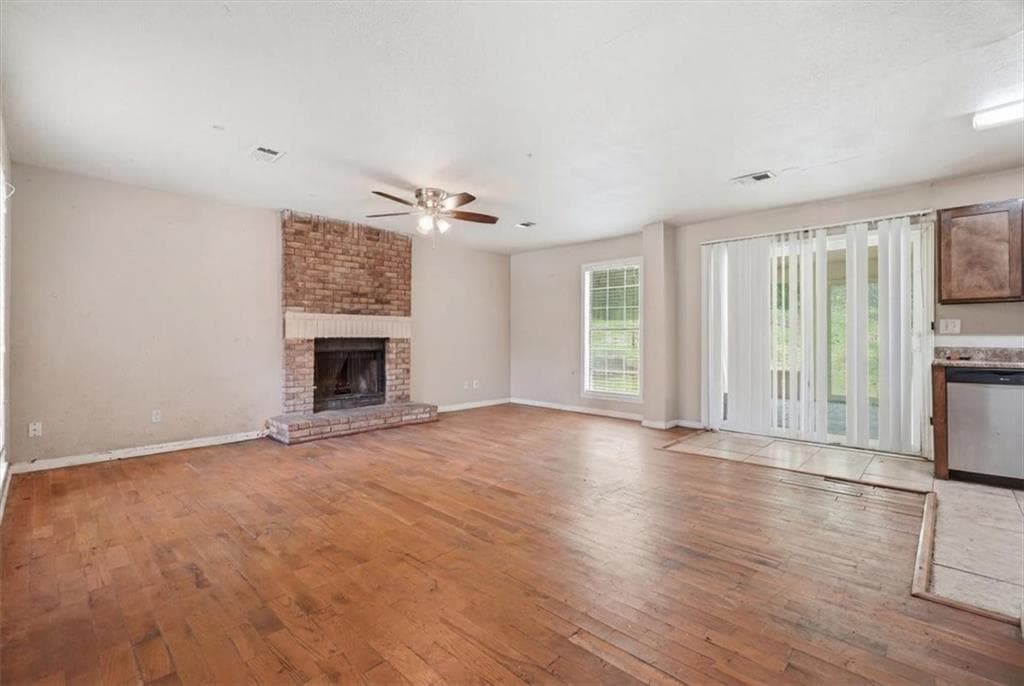 3 bedroom, 3 bathroom, 1,236 sq ft single family residence under contract at 194 Brownlee Road, Atlanta, GA 30331 — photo 4