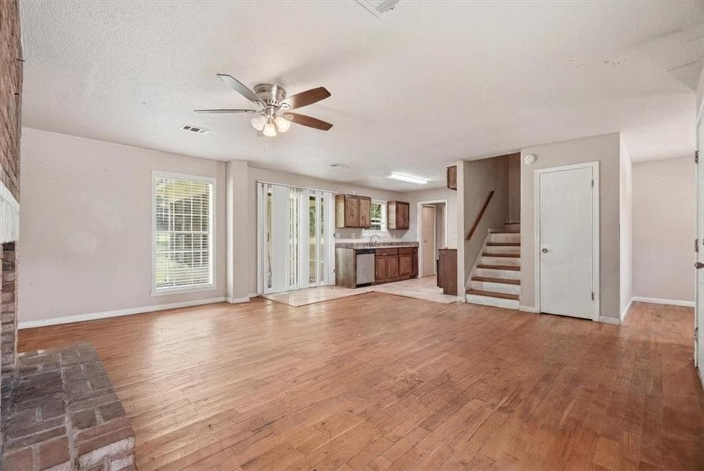 3 bedroom, 3 bathroom, 1,236 sq ft single family residence under contract at 194 Brownlee Road, Atlanta, GA 30331 — photo 5
