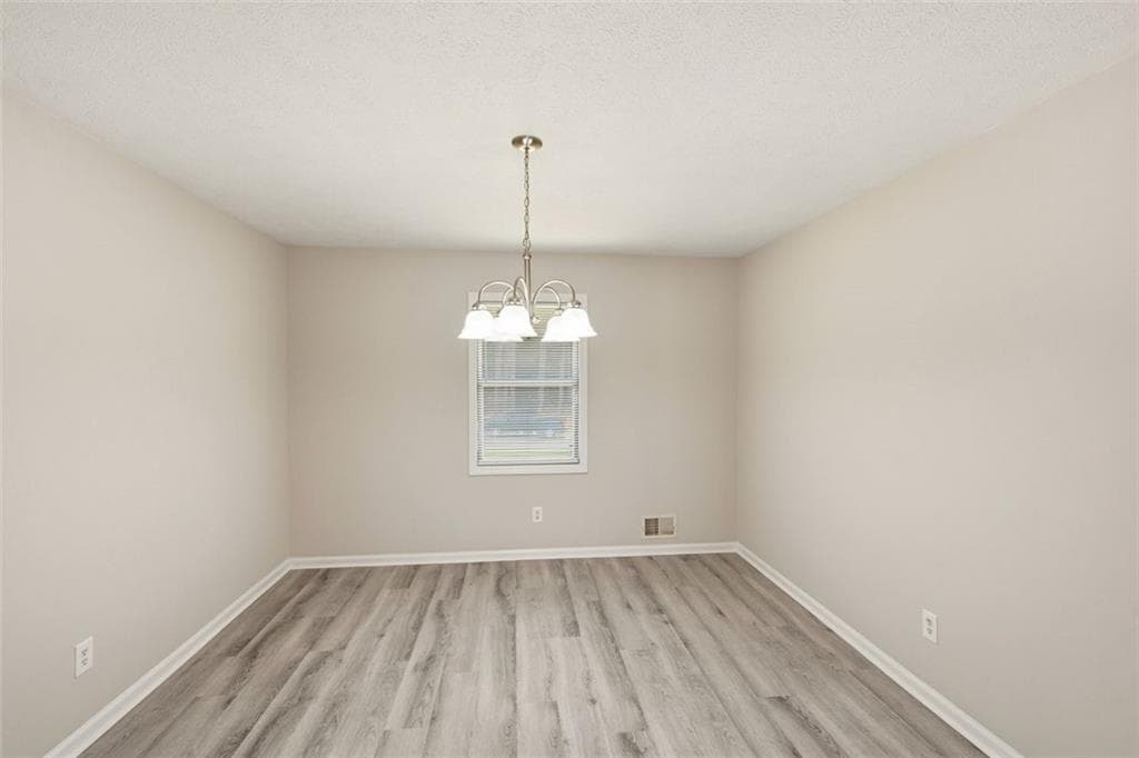 4 bedroom, 3 bathroom, 2,823 sq ft single family residence under contract at 3343 Mill Stream Lane, Marietta, GA 30060 — photo 7