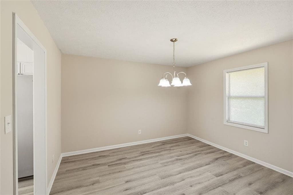 4 bedroom, 3 bathroom, 2,823 sq ft single family residence under contract at 3343 Mill Stream Lane, Marietta, GA 30060 — photo 8