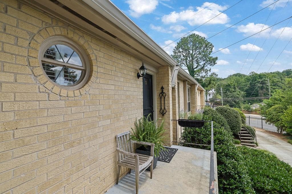 2 bedroom, 1 bathroom, 900 sq ft condominium for sale at 5400 Roswell Road P3, Atlanta, GA 30342 — photo 7