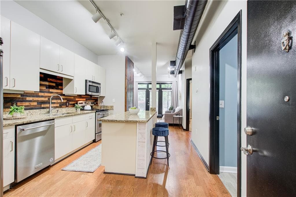 1 bedroom, 1 bathroom, 713 sq ft condominium for sale at 5300 Peachtree Road 0502, Atlanta, GA 30341 — photo 3