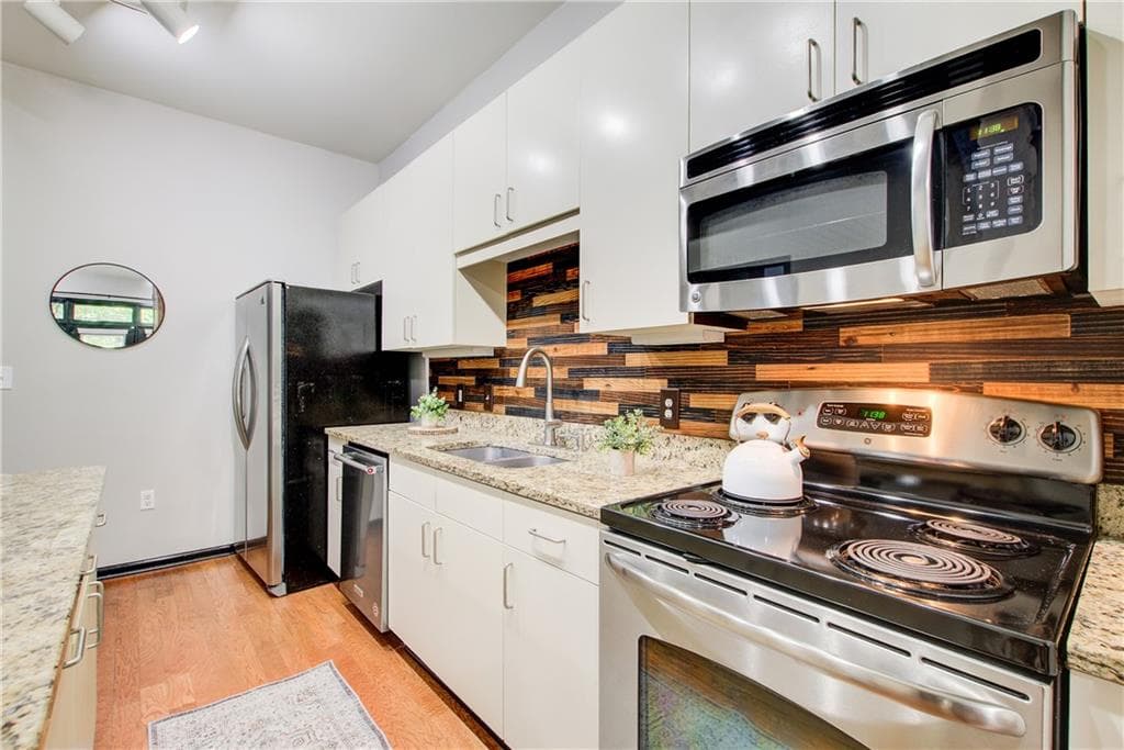 1 bedroom, 1 bathroom, 713 sq ft condominium for sale at 5300 Peachtree Road 0502, Atlanta, GA 30341 — photo 4