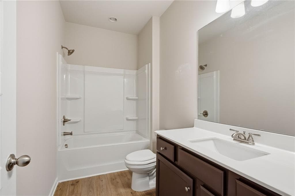 5 bedroom, 3 bathroom, 3,675 sq ft single family residence for sale at 635 Fenwick Park Drive, Lawrenceville, GA 30045 — photo 5
