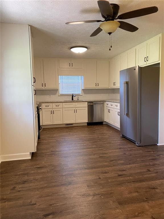4 bedroom, 3 bathroom, 3,756 sq ft single family residence for rent at 420 Atlanta Highway, Loganville, GA 30052 for $2,400 a month — photo 2