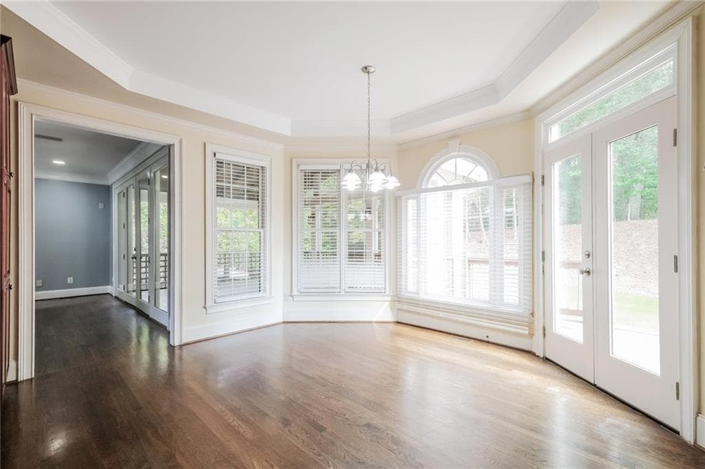 5 bedroom, 5 bathroom, 5,886 sq ft single family residence under contract at 505 Saint Regis Drive, Alpharetta, GA 30022 — photo 4
