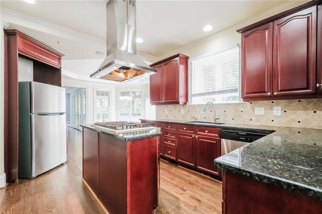 5 bedroom, 5 bathroom, 5,886 sq ft single family residence under contract at 505 Saint Regis Drive, Alpharetta, GA 30022 — photo 6