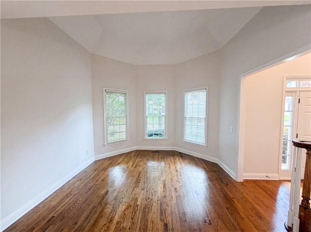 6 bedroom, 4 bathroom, 2,605 sq ft single family residence for sale at 685 Jefferson Place, Cumming, GA 30040 — photo 4