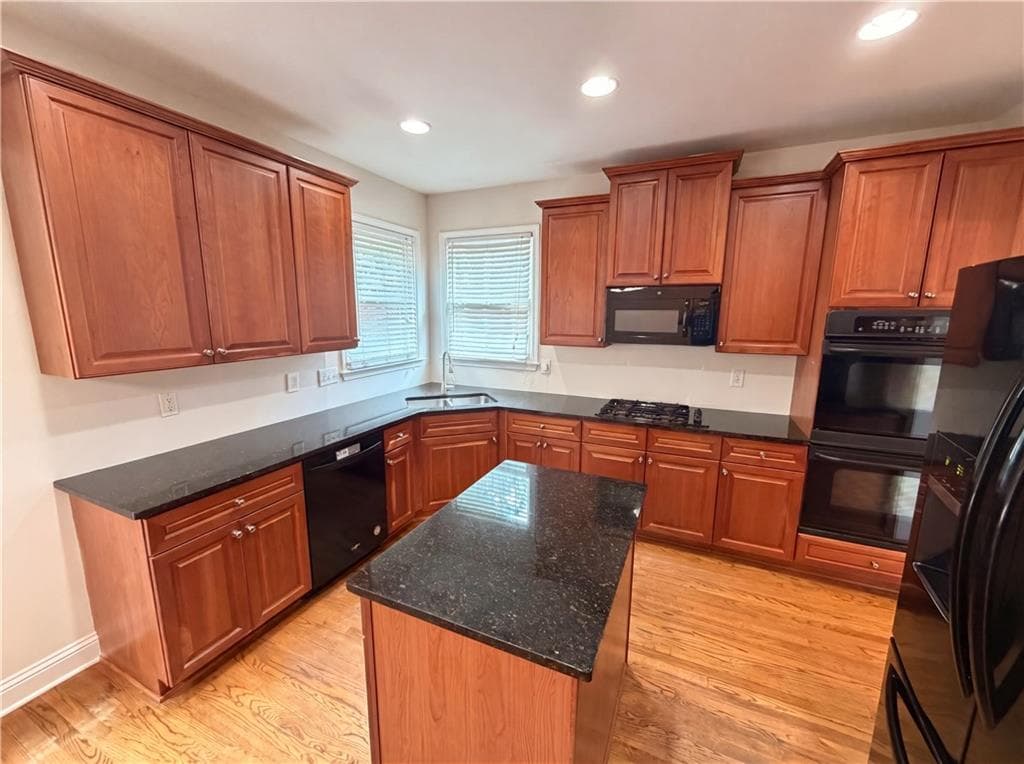 6 bedroom, 4 bathroom, 2,605 sq ft single family residence for sale at 685 Jefferson Place, Cumming, GA 30040 — photo 9