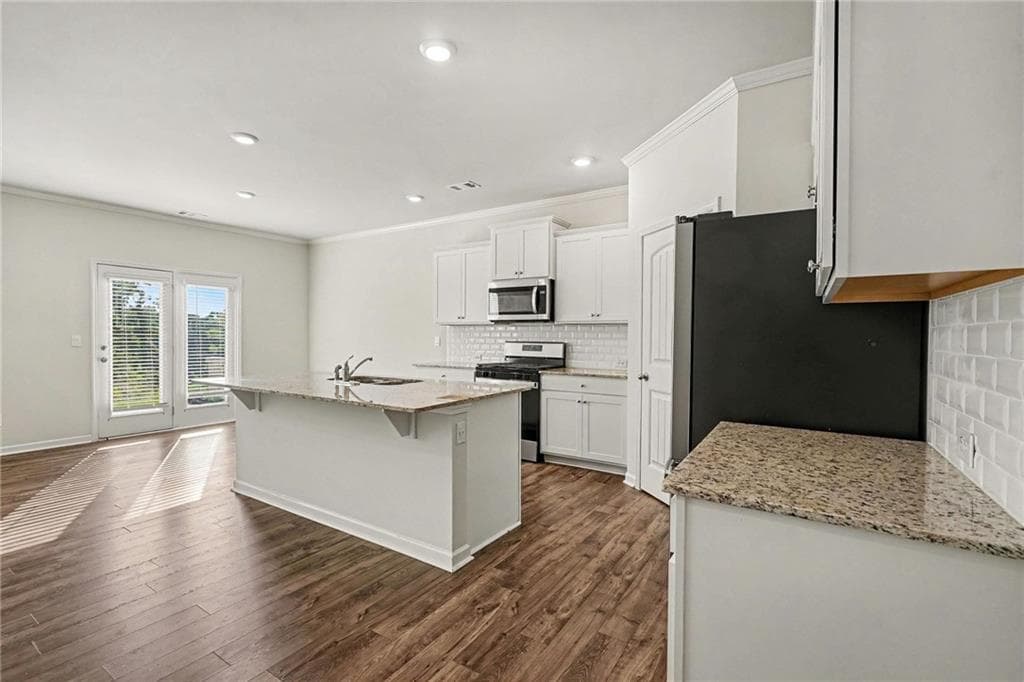 5 bedroom, 3 bathroom, 2,535 sq ft single family residence for sale at 243 Berkeley Trace, Braselton, GA 30517 — photo 4