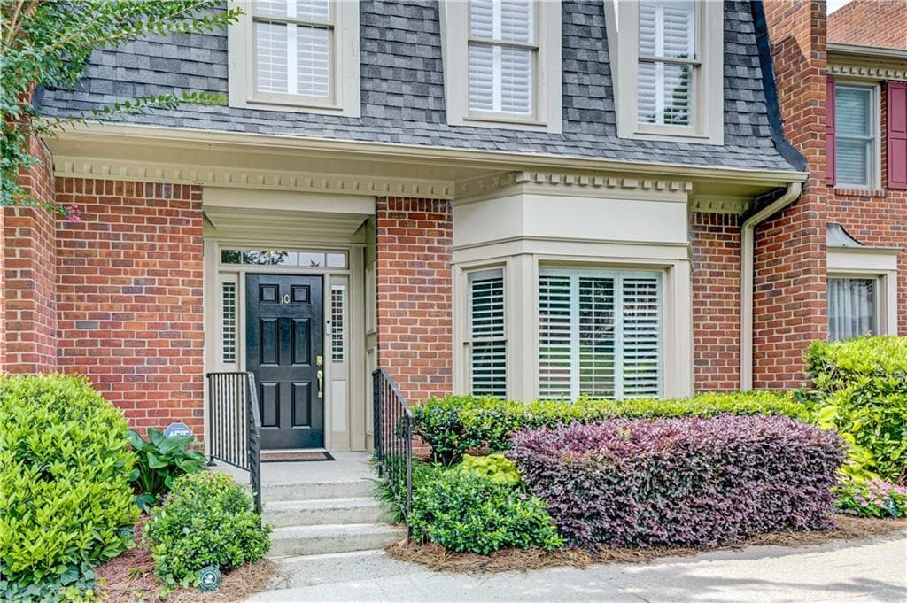 3 bedroom, 3 bathroom, 1,583 sq ft townhouse under contract at 10 Plantation Drive, Atlanta, GA 30324