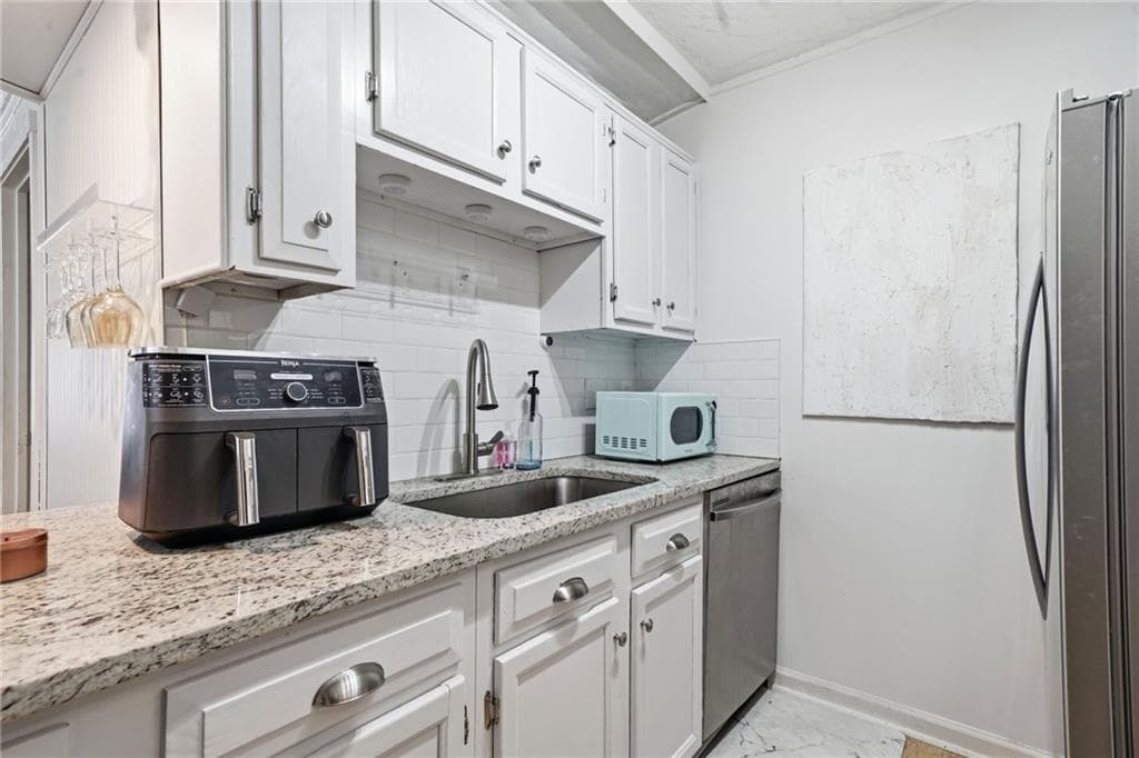 1 bedroom, 1 bathroom, 816 sq ft condominium for sale at 24311 Plantation Drive, Atlanta, GA 30324 — photo 9