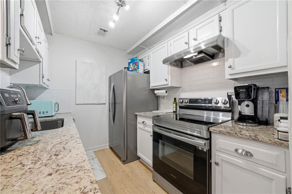 1 bedroom, 1 bathroom, 816 sq ft condominium for sale at 24311 Plantation Drive, Atlanta, GA 30324 — photo 10
