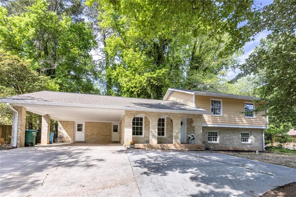 4 bedroom, 3 bathroom, 2,226 sq ft single family residence under contract at 383 Ben Avenue, Lilburn, GA 30047 — photo 2