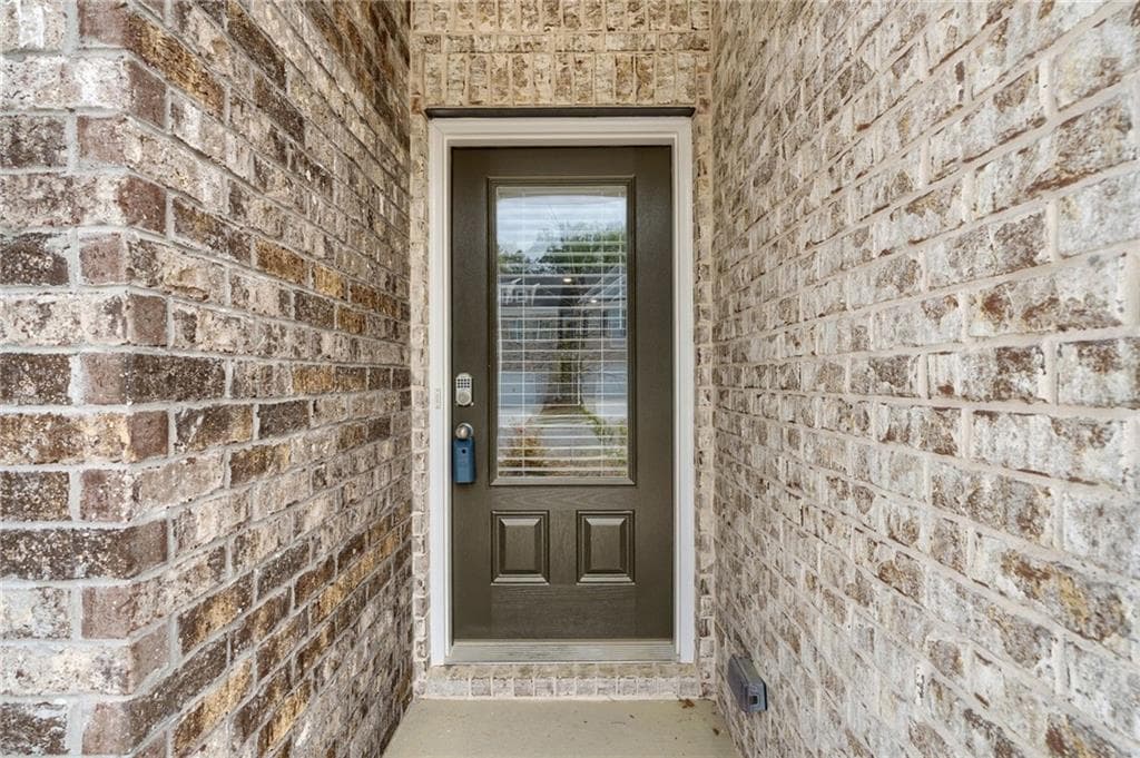 3 bedroom, 3 bathroom, 1,840 sq ft townhouse for sale at 2568 Swan Lake Drive, Grayson, GA 30017 — photo 2