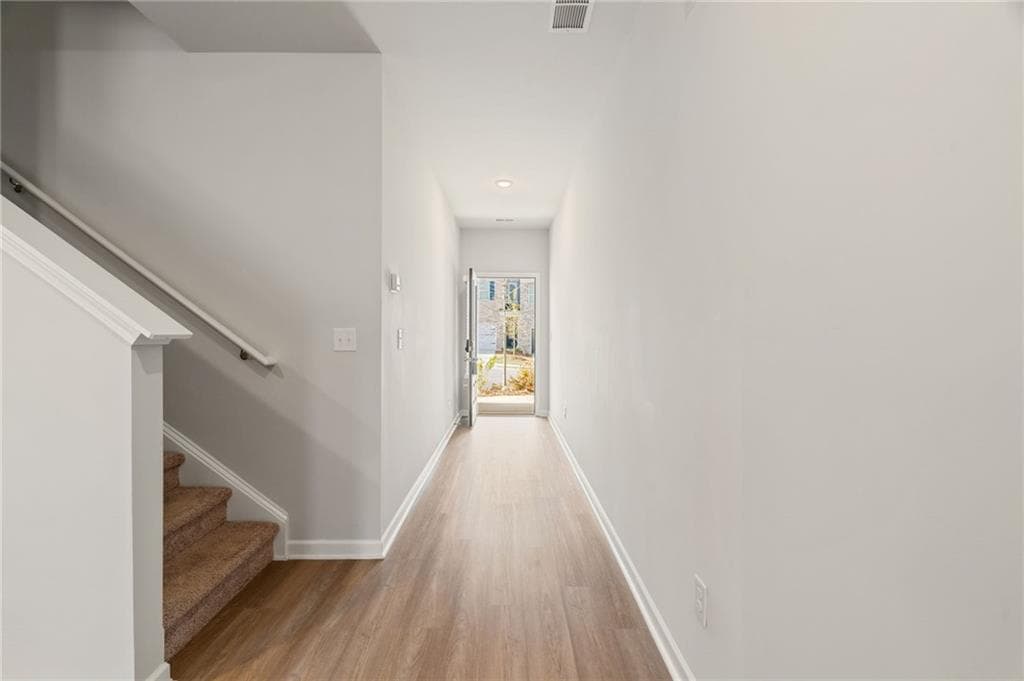 3 bedroom, 3 bathroom, 1,840 sq ft townhouse for sale at 2568 Swan Lake Drive, Grayson, GA 30017 — photo 4